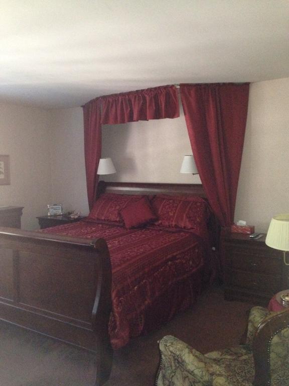 Switzerland Haus Bed And Breakfast Inn Биг Беър Лейк Стая снимка