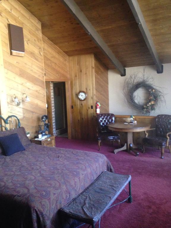 Switzerland Haus Bed And Breakfast Inn Биг Беър Лейк Стая снимка